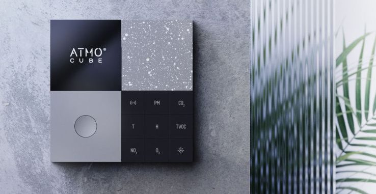 ATMO 空氣監測裝置，顯示辦公室新冠感染風險率